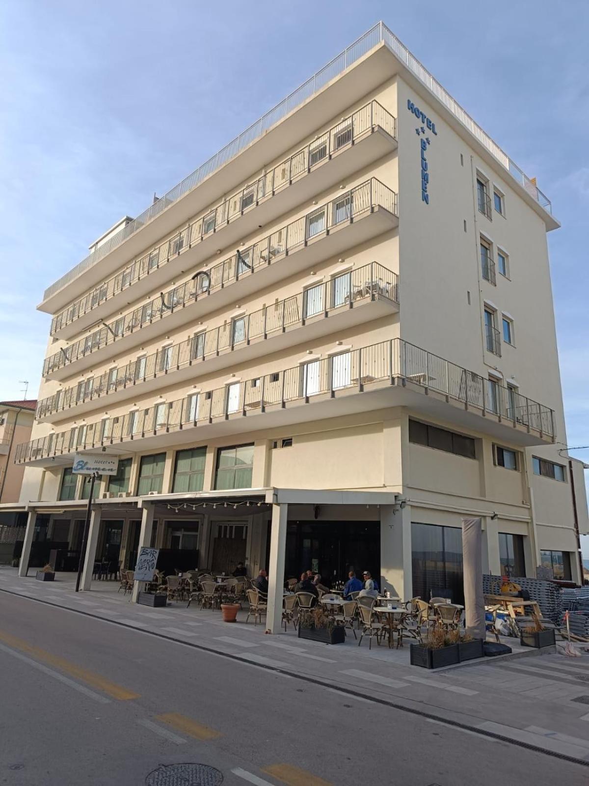 Hotel Blumen Римини Экстерьер фото